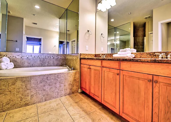 Harborview Grande 700 Waterfront Apartment *