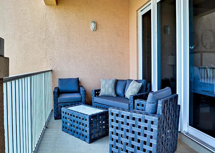 Harborview Grande 700 Waterfront *