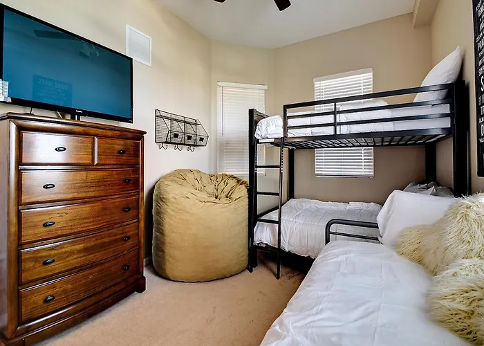 Harborview Grande 700 Waterfront *
