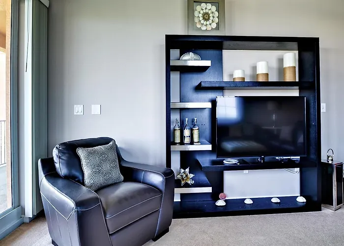 Harborview Grande 700 Waterfront Apartment