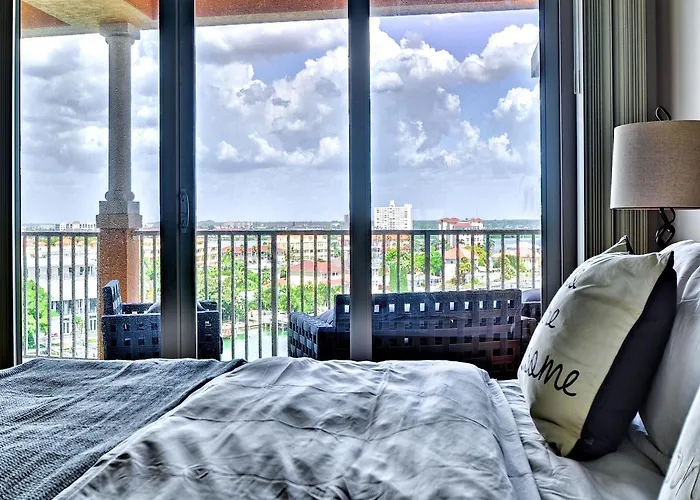 Harborview Grande 700 Waterfront Apartment